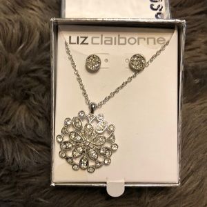 Liz Claiborne NK & EAR SET SNOWFLAKE